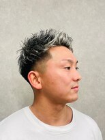 アストロ(ASTRO)&nbsp;10代20代30代ホワイトメッシュハイライト刈り上げ ツーブロック