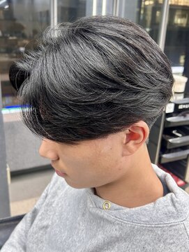 リード 豊洲店(REEED) センターパート縮毛矯正マッシュ刈り上げ毛流れツーブロック