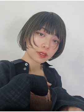 キサイ バズ(kisai BUZZ) レイヤーボブ/ショートボブ/グレーアッシュ中目黒kisai BUZZ西川