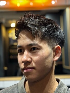 アップバング　スパイキーショート　フェード　メンズ