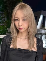 サンクプロジェクト(cinq PROJECT)&nbsp;小顔見せミディアムレイヤー×ミルクティーベージュ＊