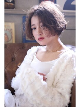 エイチ(H eitf) 【エイチ原宿/小島遥香】グレージュフェザーショート