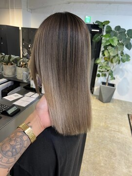 メリー オオサカ(Merly Osaka) 中明度のまろやかなバレイヤージュ_mellow greige_