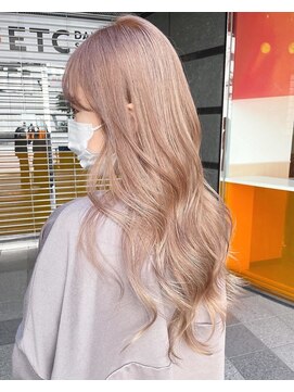 ロワンバイアルティナ 横須賀中央店(Rowan by artina) 大人ガーリー×ペールベージュ×メルティカラー×ロングヘア