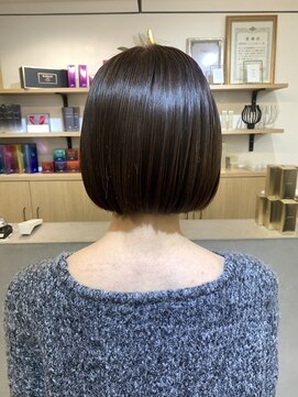 ジエクト アイロ(The Ect ilo) 首が綺麗に見える♪ぱつっとボブ