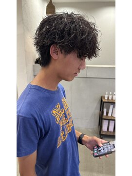 ヴィヴェンテ(VIVENTE.) ツイストスパイラル×波巻きパーマ