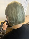 ミントグリーン×切りっぱなしボブ