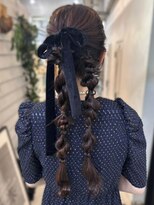 ジゼル 博多筑紫口店(GiseL)&nbsp;編みおろしツイン　リボンアレンジ　結婚式　ライブ　20代３０代