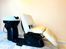 エムルーセント(M'lucent)の雰囲気(まるでベットのようなシャンプー椅子で心地よい至福のひと時を☆)