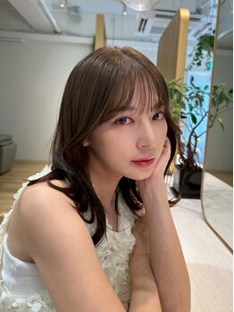 印象を左右する顔周り。細部まで計算されたこだわりのカットであなたの魅力を最大限に引き出します◎