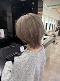 ホワイトグレージュ