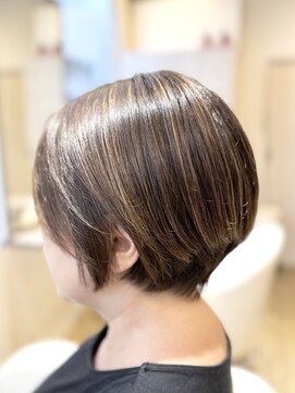 シュヴー 築地(CHEVEUX) 明るい白髪染め/白髪ぼかし/丸みショート/40代/50代/60代/