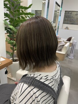 カッツ 駅家店(CUT S) 切りっぱなしボブ×透明感オリーブカラー