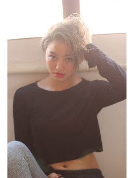 ウィ 立川(Oui) 【Oui !】 relax and sexy short×透けアッシュベージュ