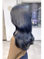 ブリーチなしで可能なブルーブラック！