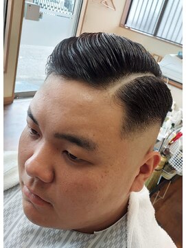 クズノ(KUZUNO) 左７：３オーソドックスミドルスキンフェード