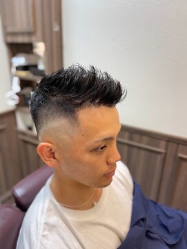 ミリオンバックス 御徒町店(Million Backs) ツーブロックマッシュ/スキンフェード<理容室>[メンズ/御徒町]