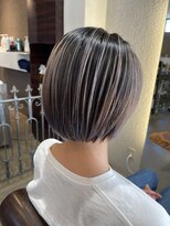 アールハーツ 峰店(R-HEARTS)&nbsp;コンパクトボブにケアブリーチでバレイヤージュ