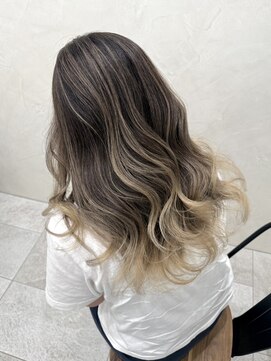 ジゼル(gisele) 【デザインカラー】バレイヤージュ×ベージュ×20～40代