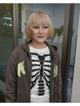 レコ 渋谷(LECO) ミニボブカット顔まわりレイヤーカットハイトーンベージュカラー