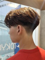 ニコ トウキョウ(nico TOKYO)&nbsp;テーパーフェードニュアンスパーマ刈り上げセンターパートメンズ