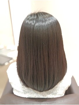 アンベリールフルー(EMBELLIR fleur) ロングボブカットスタイル