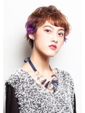 ピークアブー ワン(PEEK-A-BOO ONE) ハンサムショート×ニュアンスパーマ×イヤリングカラー