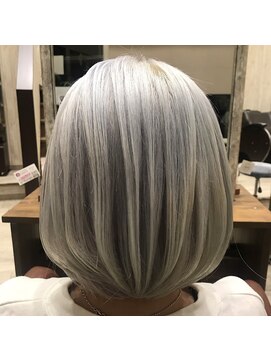 ヘアスタジオ ジュピター(hair studio jupiter) 『ｊｕｐｉｔｅｒ/つくば』ホワイトカラー
