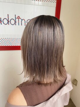 パディントン(Paddington) 透明感なサファイアカラー☆ラインがポイントのブラントボブ♪