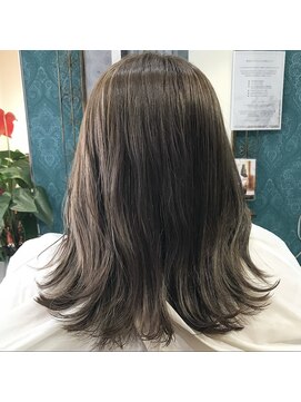 美髪 ヘアサロン(Hair salon) 色気ミディアム