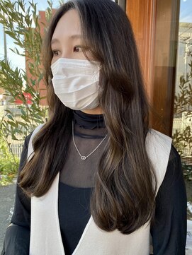 キュオンシア(CUEON. ciea) くすみオリーブ×艶ロング