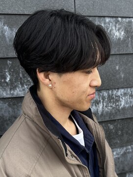 ヒュイル バイ ニアウ(Hwyl by Niau) メンズセンターパートパーマニュアンスパーマスパイラルパーマ