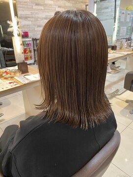 アイディー バイ ケンジ(id. by KENJE) 外ハネベージュ