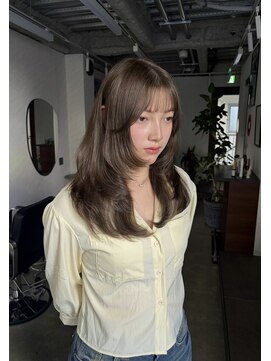 トーン(tone) ワンカールレイヤーヘア×オリーブベージュ