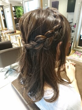 ウィービーパセリ atre川越店(WE BE PARSLEY) モテ可愛く編み込みハーフアレンジ♪【担当 木村沙織】