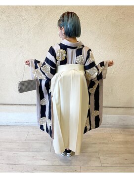 ソルグランデ 橋本店(SOL GRANDE) 白い袴、卒業式