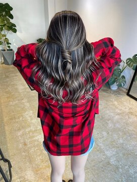 メリー オオサカ(Merly Osaka) 大人おしゃれコントラスト ハイライト_ダークアッシュカラー_