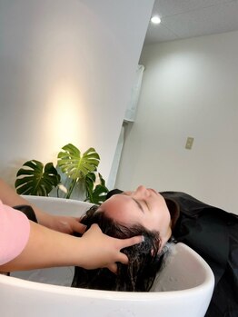 グリン(grin)の写真/髪が綺麗になると気分もUP♪頭皮のコリをほぐして血行促進！頭皮環境を整え、髪本来の美しさを引き出す☆