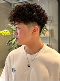 スペインカール 束感 強めパーマ　ツーブロック 眉カット 20代