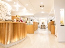 イグレック 庄内本店(igrek)の雰囲気（【日差しが差し込む空間】自然光に包まれながら過ごせる空間です）