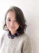 ヴィフ ヘアアンドデザイン(Vif hair&design) グレージュ×ゆるふわミディとかきあげバング