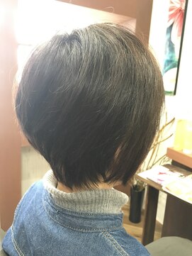 ロヘア(LOHEA) ふんわり前下がりボブ