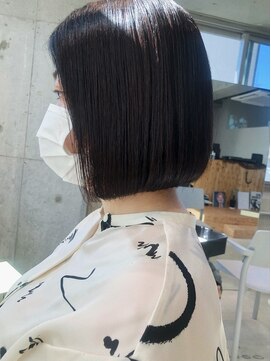 ライラ(Lyla) guest hair パツっと切りっぱなしボブ