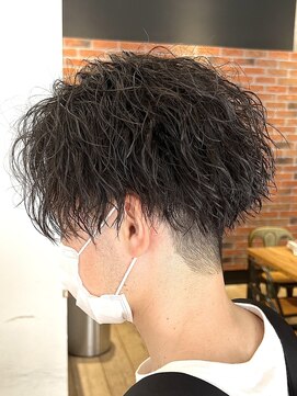 クオンヒール 堺筋本町店(QUON HEAL) スペインカール/スパイキーショート/フェザーパーマ/刈り上げ