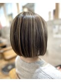 白髪ぼかし切りっぱなしボブ