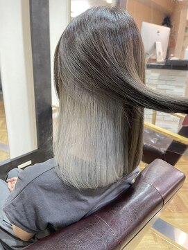 ジーナ 池袋(Zina) #ホワイトベージュのインナーカラー