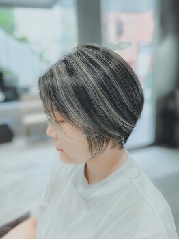 ニーイチイチ(211)の写真/赤みを消した、透明感ある艶カラーを。発色、色味で、上質さは変わる。
