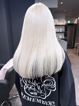 ユーザ(YUZA) ホワイトブロンド