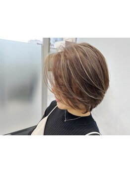 白髪は染めるだけじゃない！オーダーメイドの白髪ぼかし・脱白髪染めで「隠す白髪」から「魅せる白髪」へ。