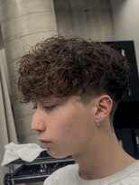 イーラ(era) ツイストスパイラル眉カットメンズパーマ